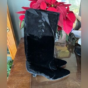 Rare 1990s Vintage Manolo  Blahnik Velvet Silk Tie Kitten Boots